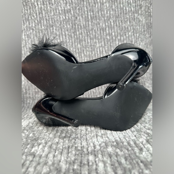FASHION NOVA BLACK & GOLD HEELS - SIZE 7 - Picture 5 of 5
